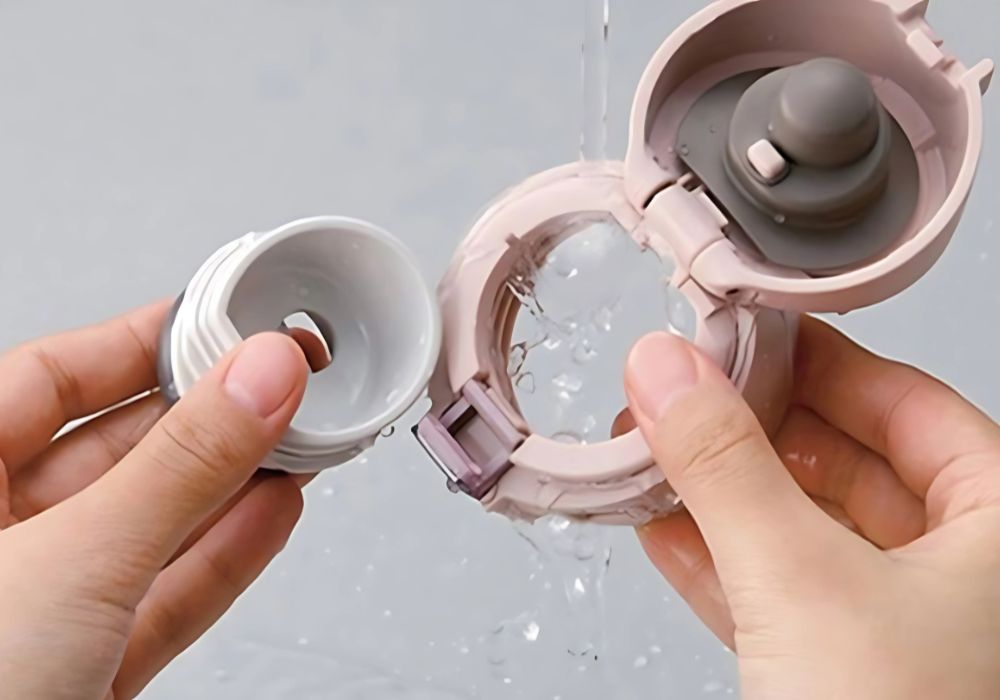 Bình giữ nhiệt bị khử mùi